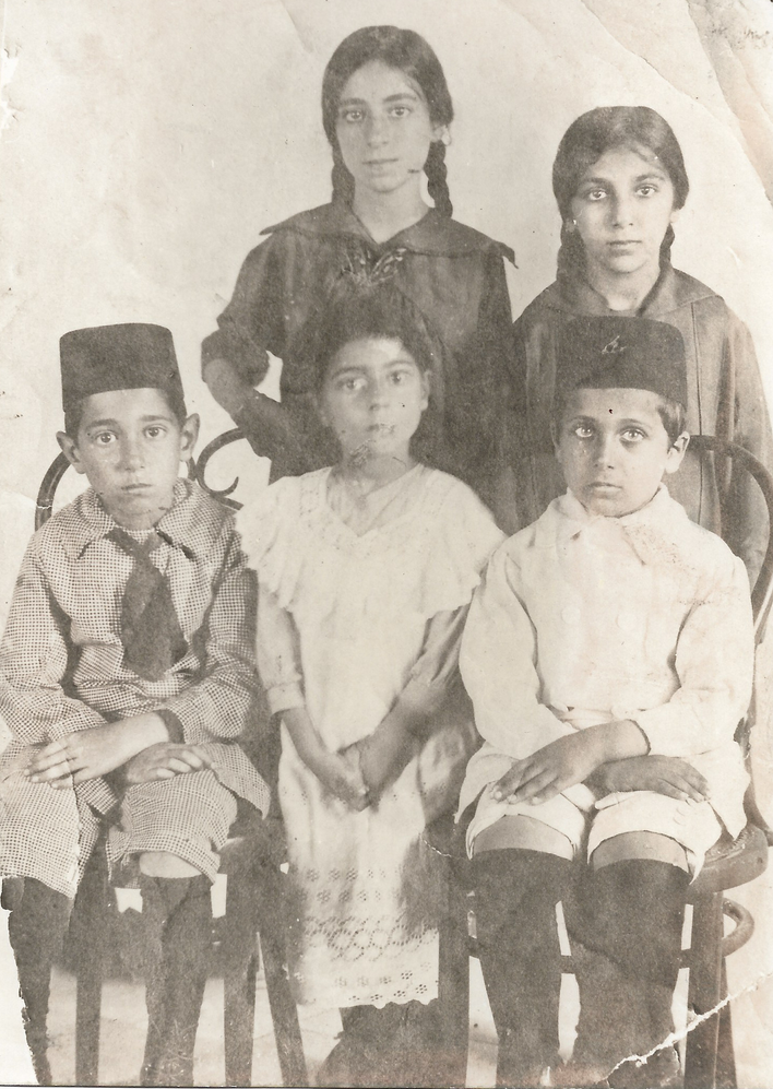 Left to Right
Back Row: Maryam Jalal Shahid, Mehranguise Rabbani
Front Row: Ruhi Mohsen Afnan, Zahra Jalal Shahid, Hossein Rabbani